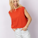 Sleeveless cropped T-shirt in Washed Red