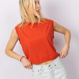 Sleeveless cropped T-shirt in Washed Red