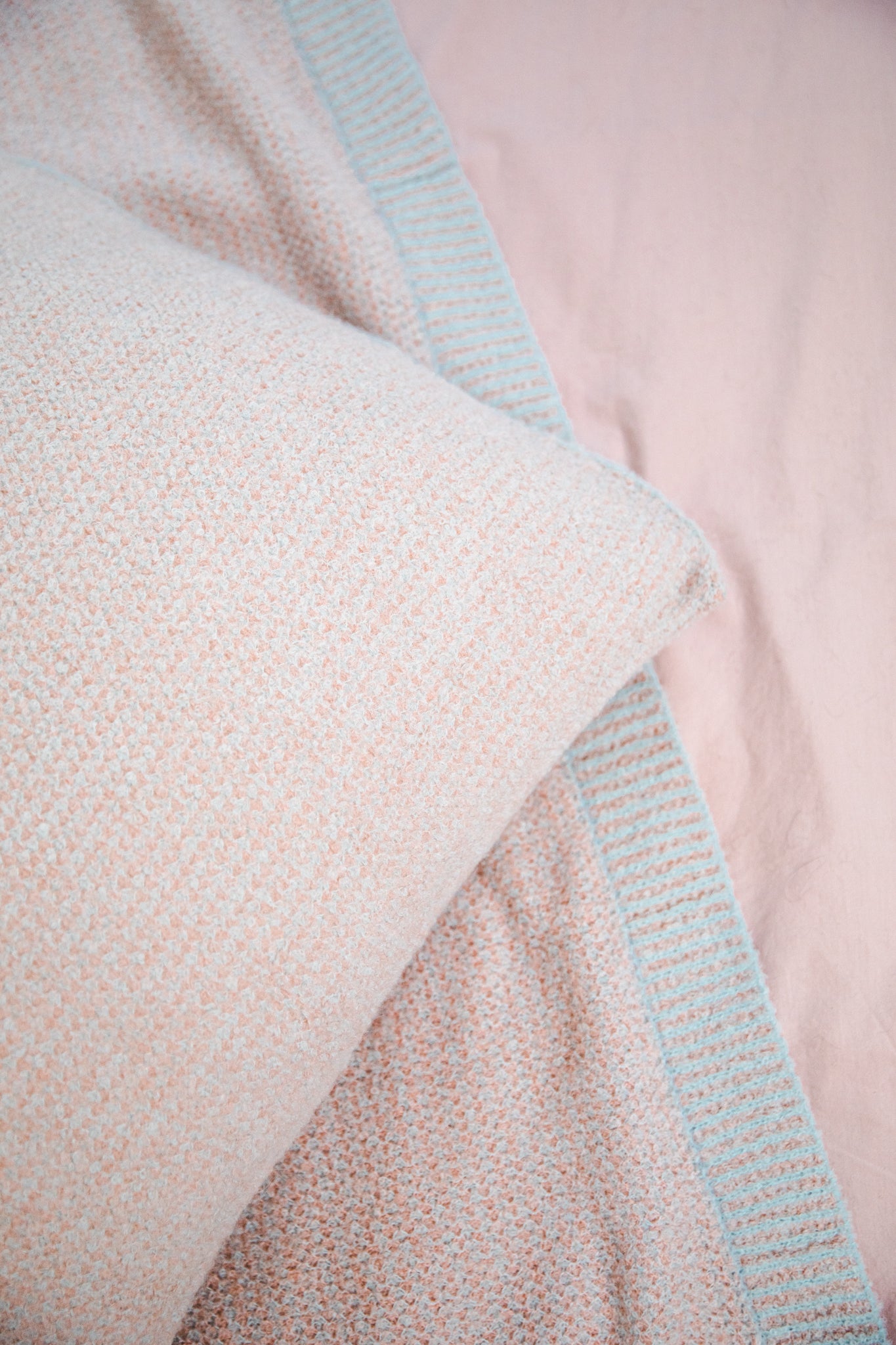 #color_sky-blue-bellini-pink